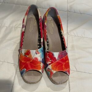Adorable Toms Wedges